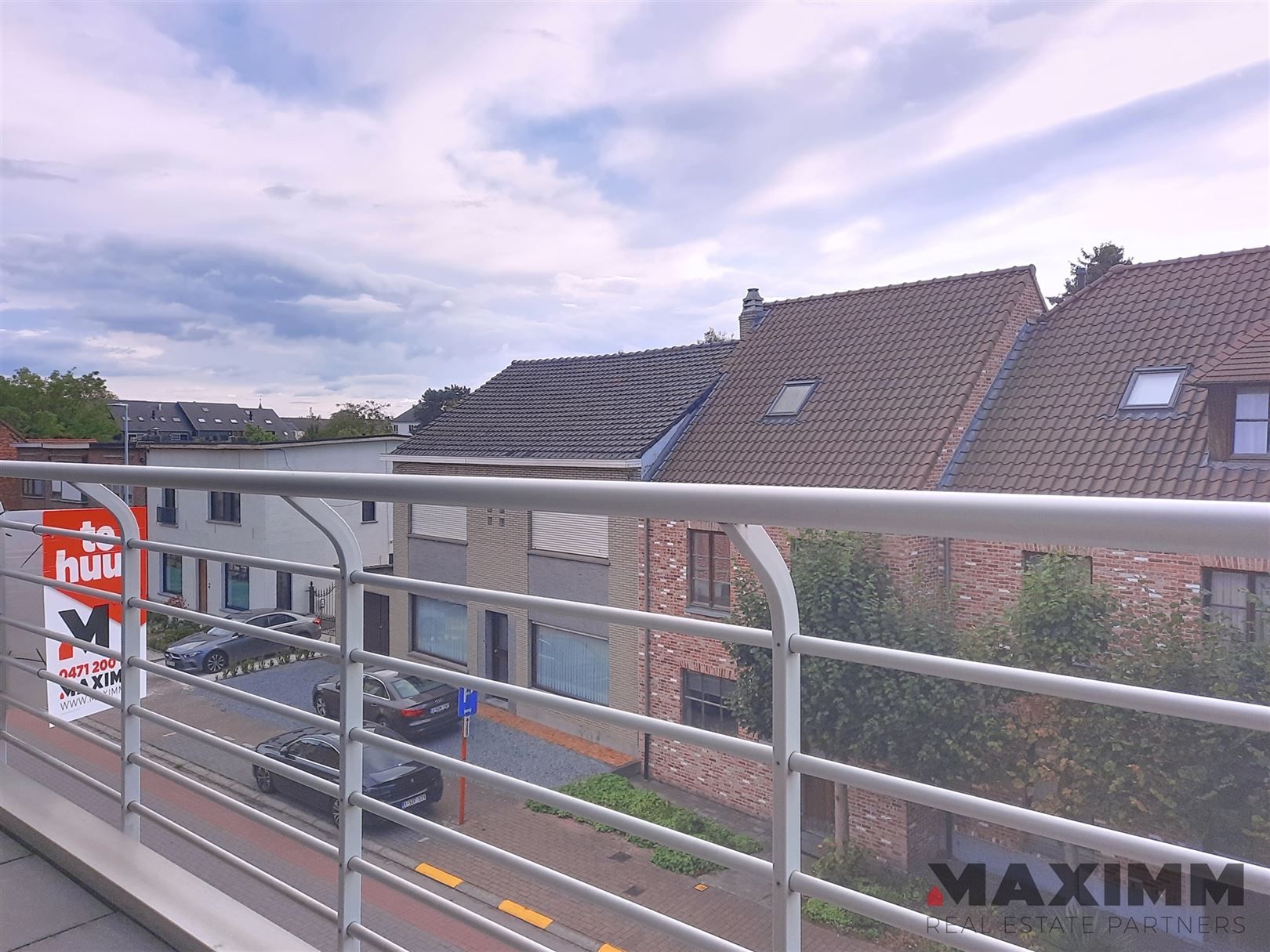 duplex woonst, 110m², terras voor- en achterzijde, garagebox en berging. foto 2