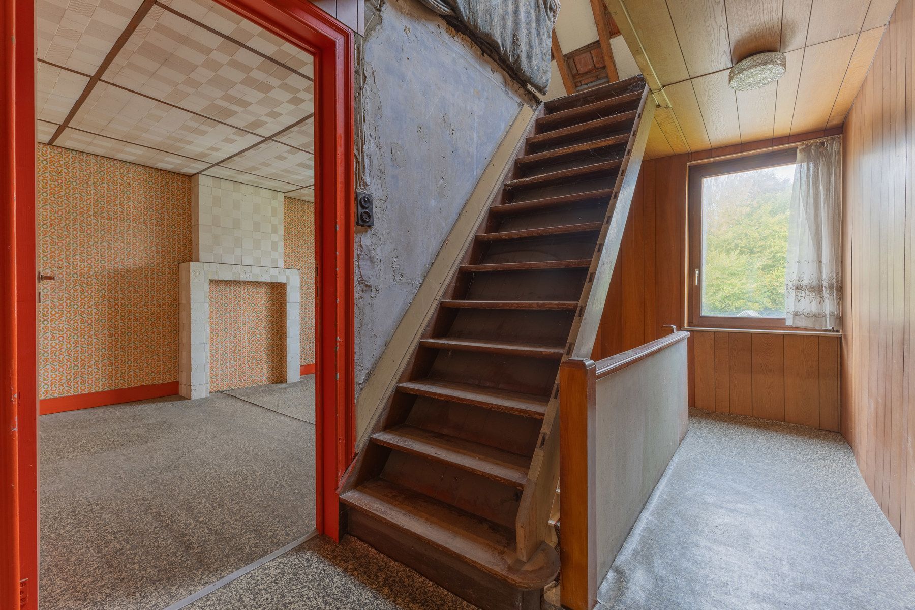 Goed gelegen ruime te renoveren woning met bouwgrond foto 18