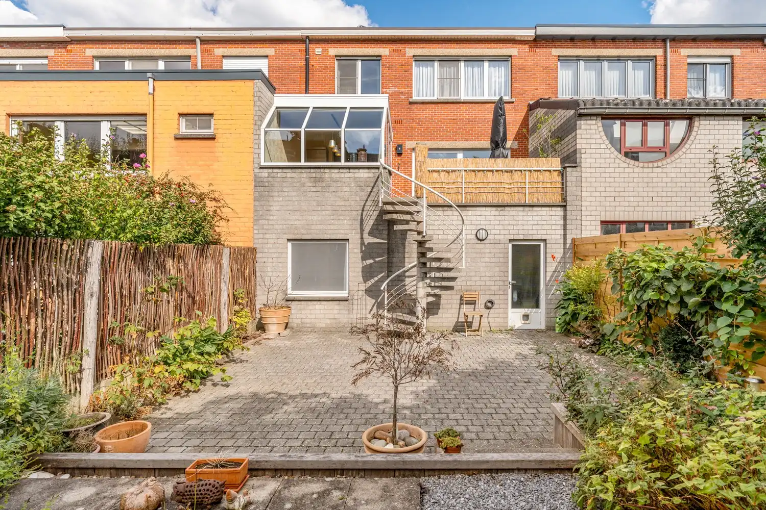 Goed gelegen woning met 4 slaapkamers, 2 badkamers, een garage met een autostaanplaats ervoor en een zuidwest georiënteerde tuin te Kessel-Lo! foto 11