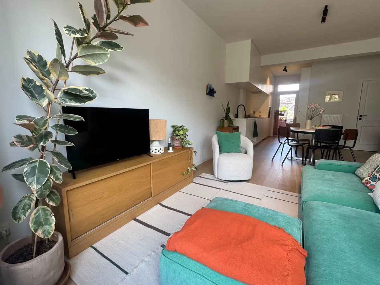 Gerenoveerd 2-slaapkamerappartement met terras en ochtendzon in Borgerhout foto 4