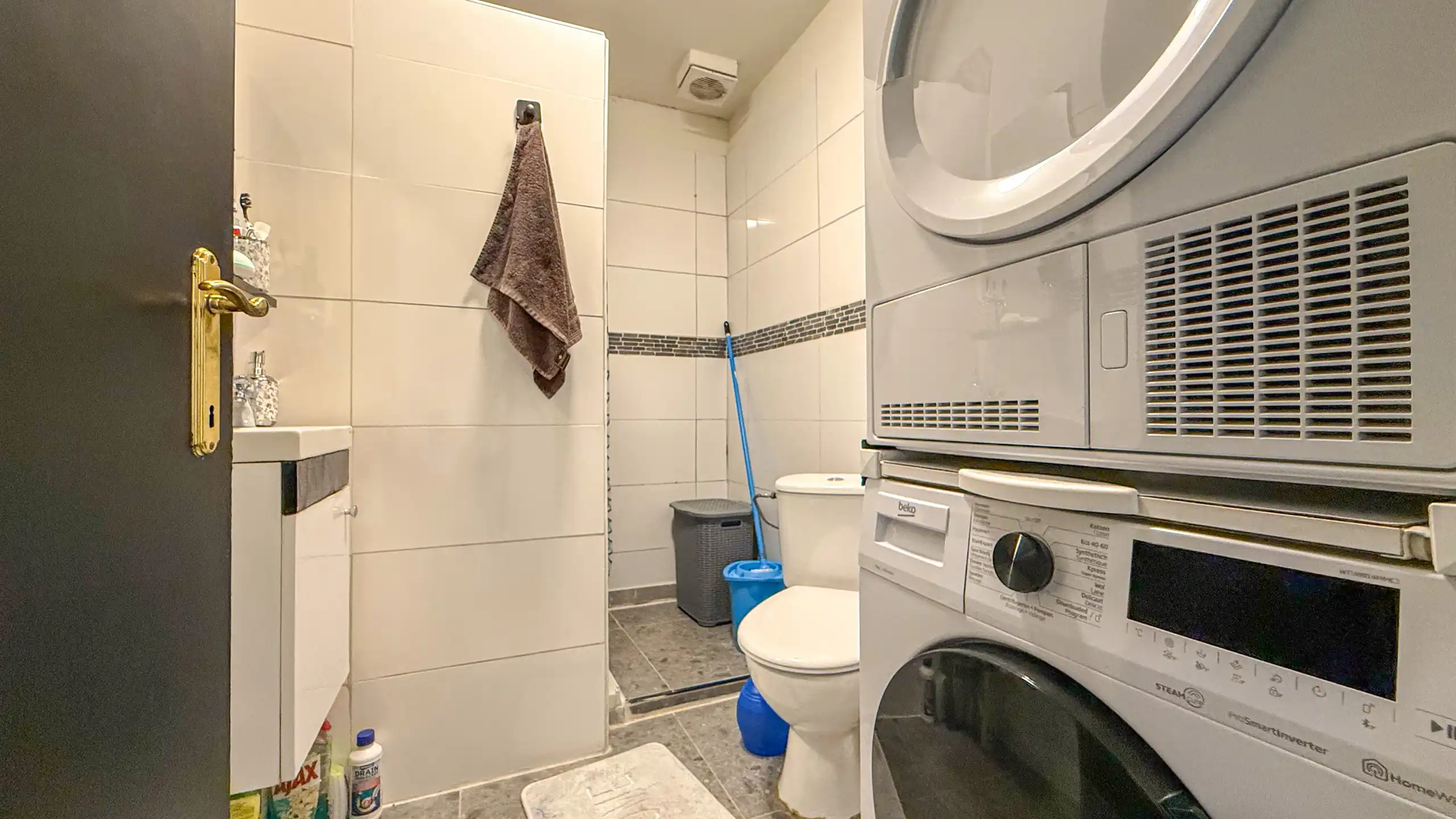 Instapklaar appartement met 2 slpks, balkon, tuin + parking! foto 11