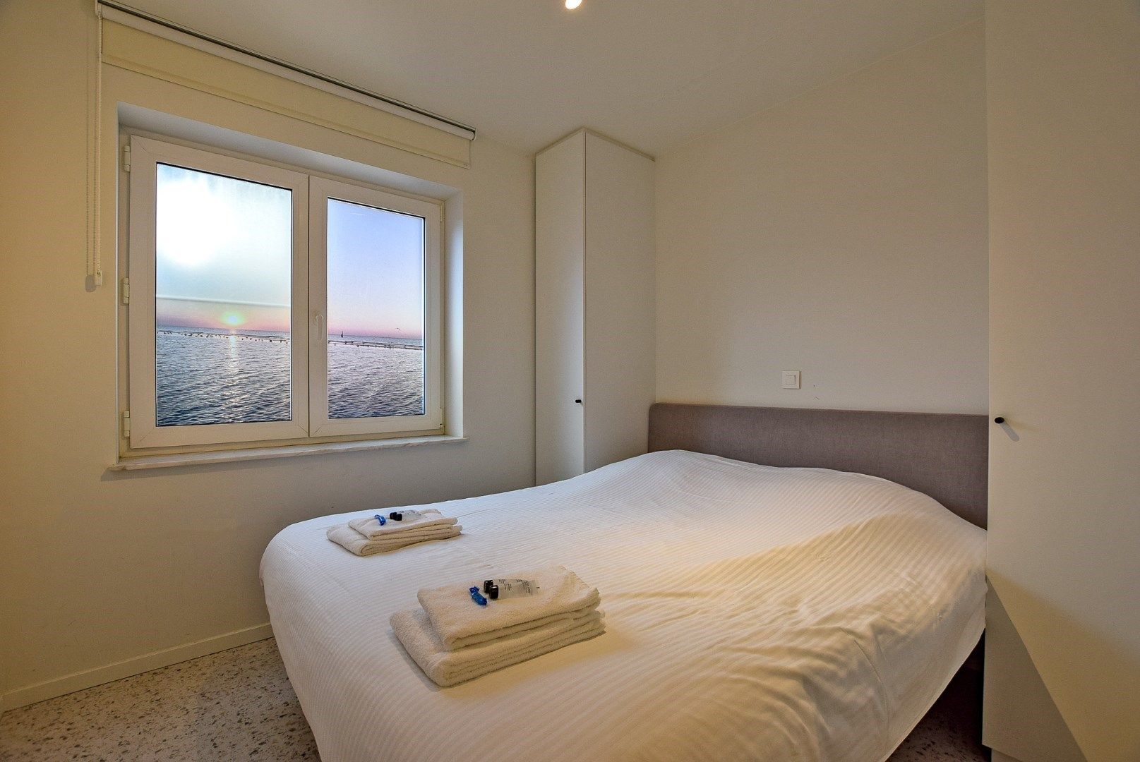 Gerenoveerd 2-slaapkamerappartement vlakbij het strand te Koksijde-Bad. foto 5