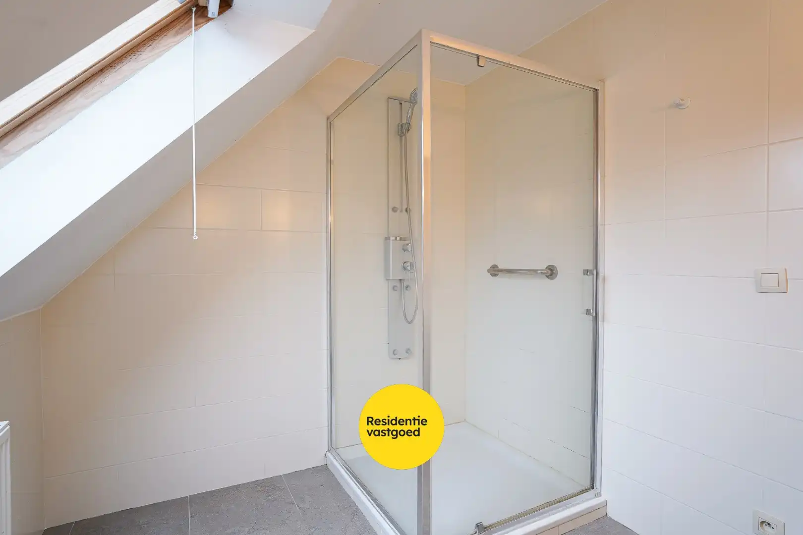 Instapklare duplex (130 m²) in het hart van Eernegem foto 12