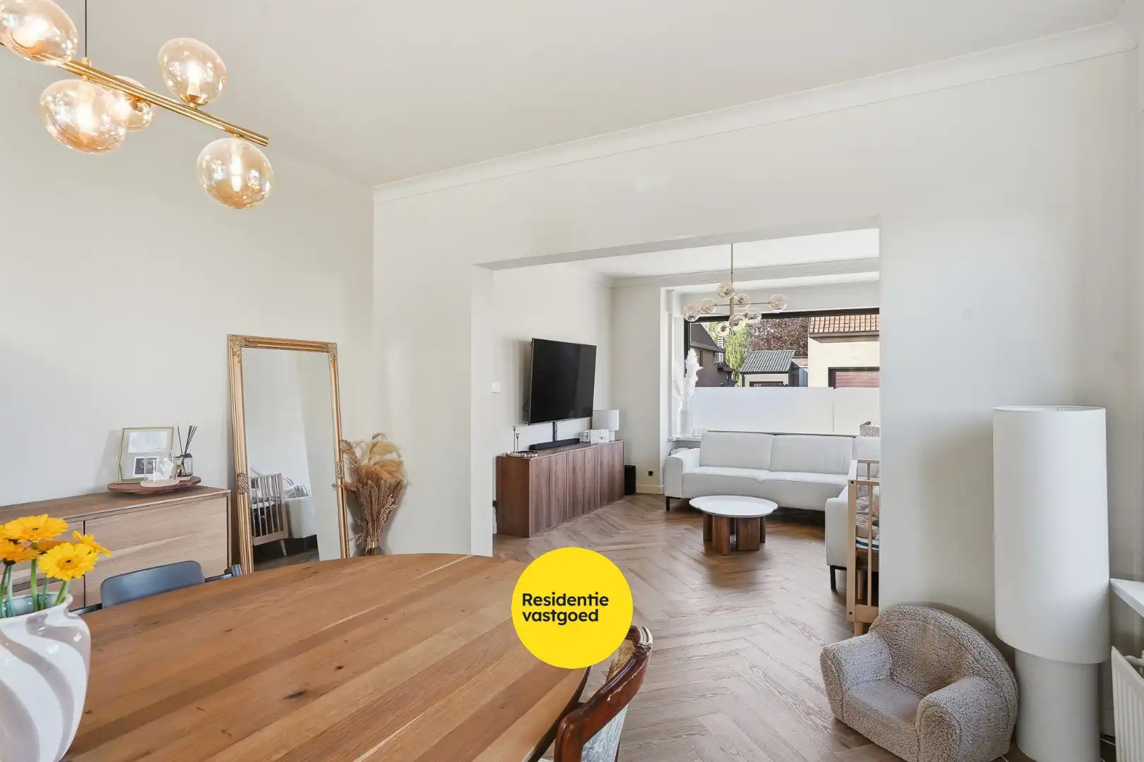 Alleenstaande woning met prachtige uitbouw in centrum Veldegem foto 11
