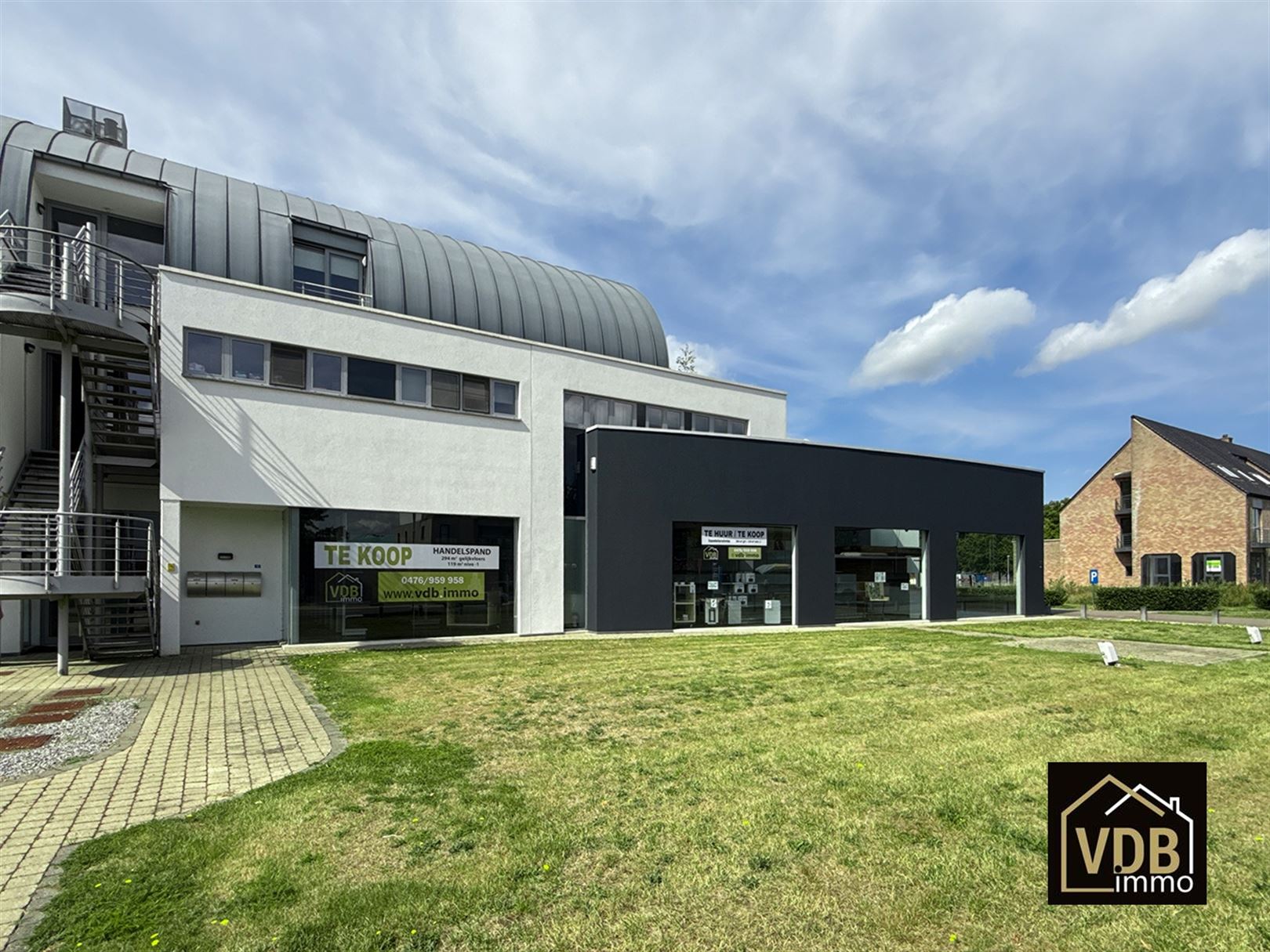 Commercieel gebouw op toplocatie geschikt voor vele doeleinden: kantoor, kleinhandel, groothandel... foto 32