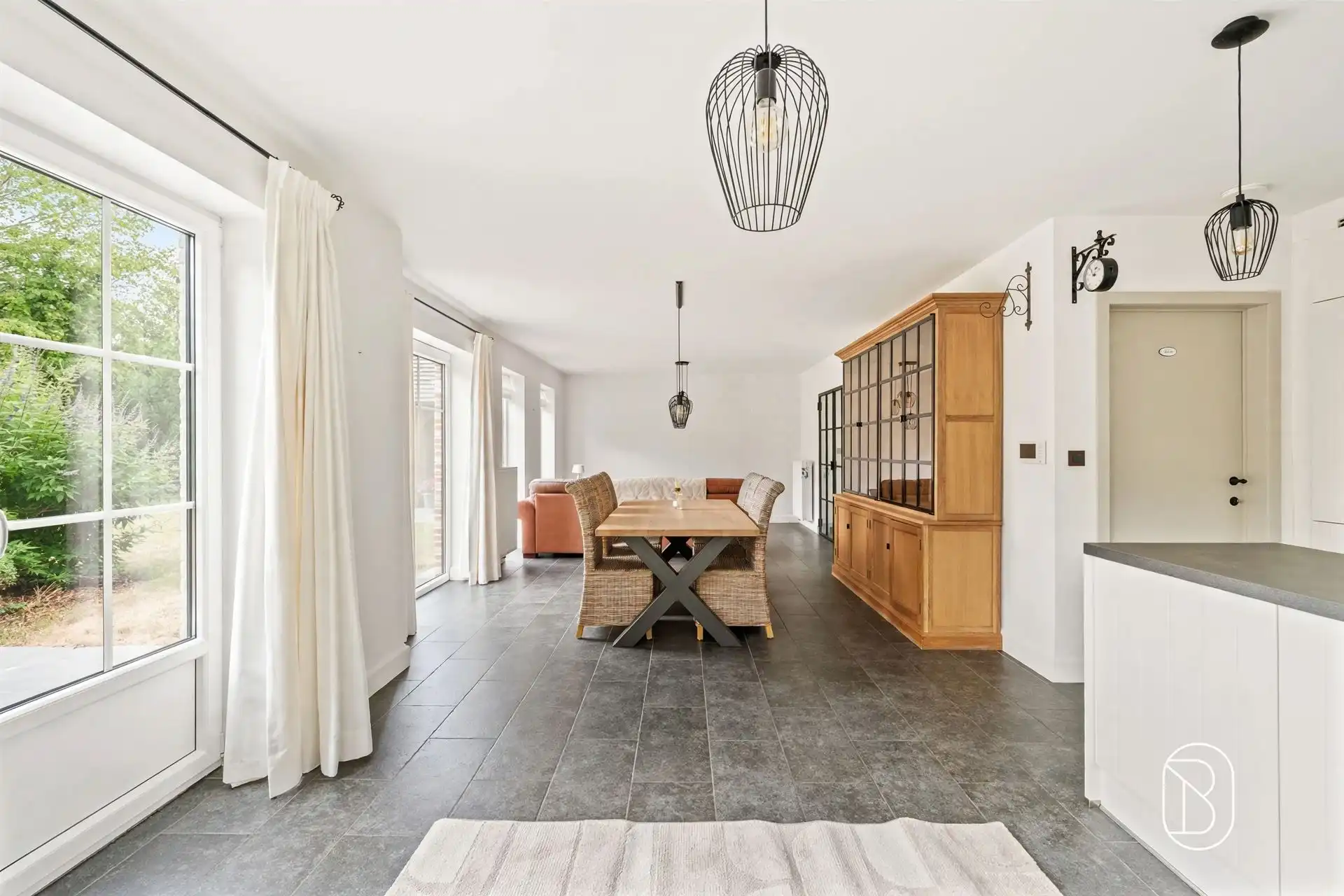 Stijlvolle pastoriewoning op rustige locatie foto 8