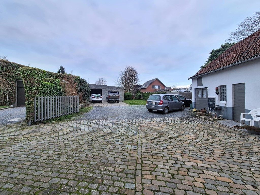 Gemeubelde gezinswoning met 2 slpks foto 9