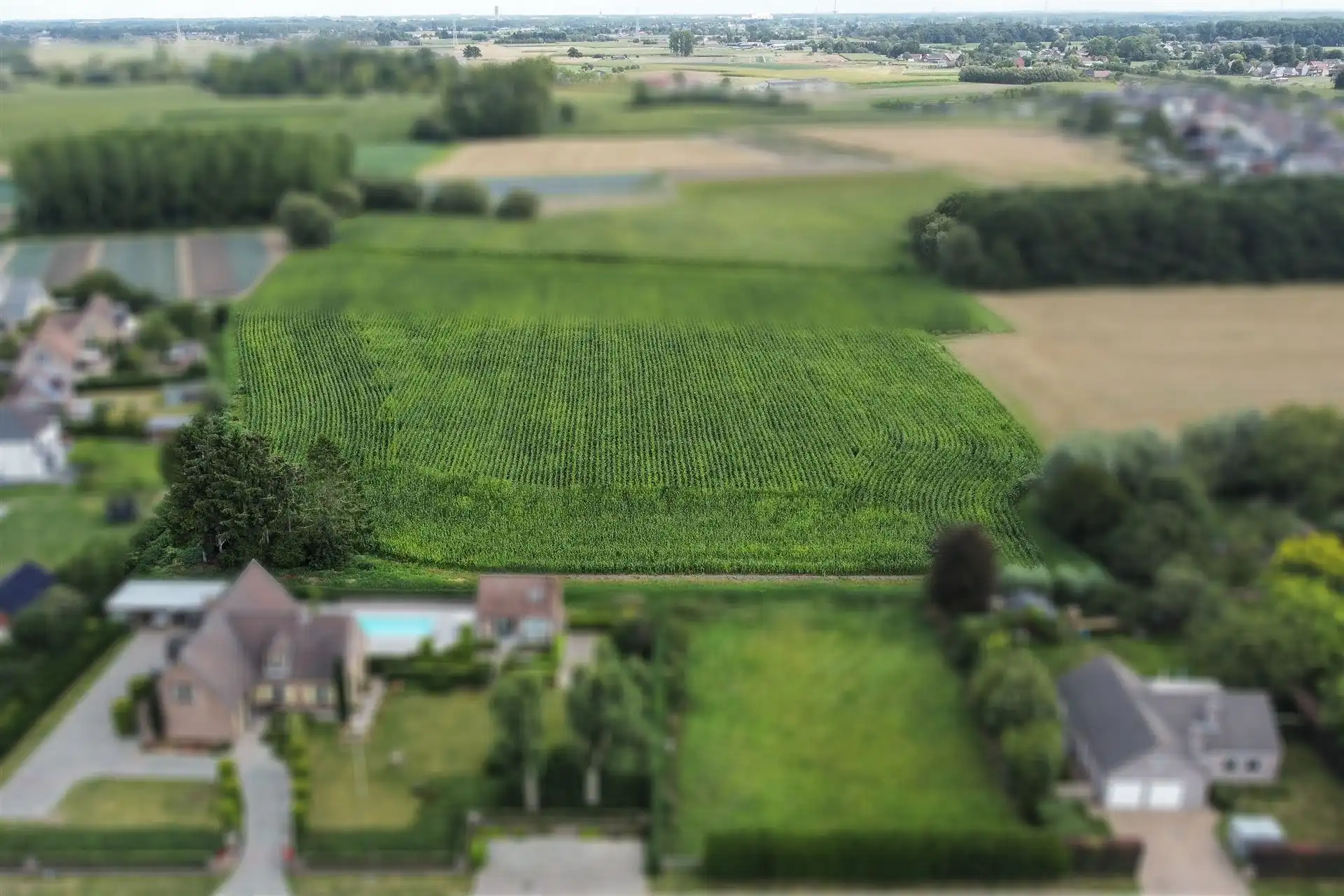 Gunstig gelegen landbouwgrond op een perceel van 1ha 23a. foto {{pictureIndex}}