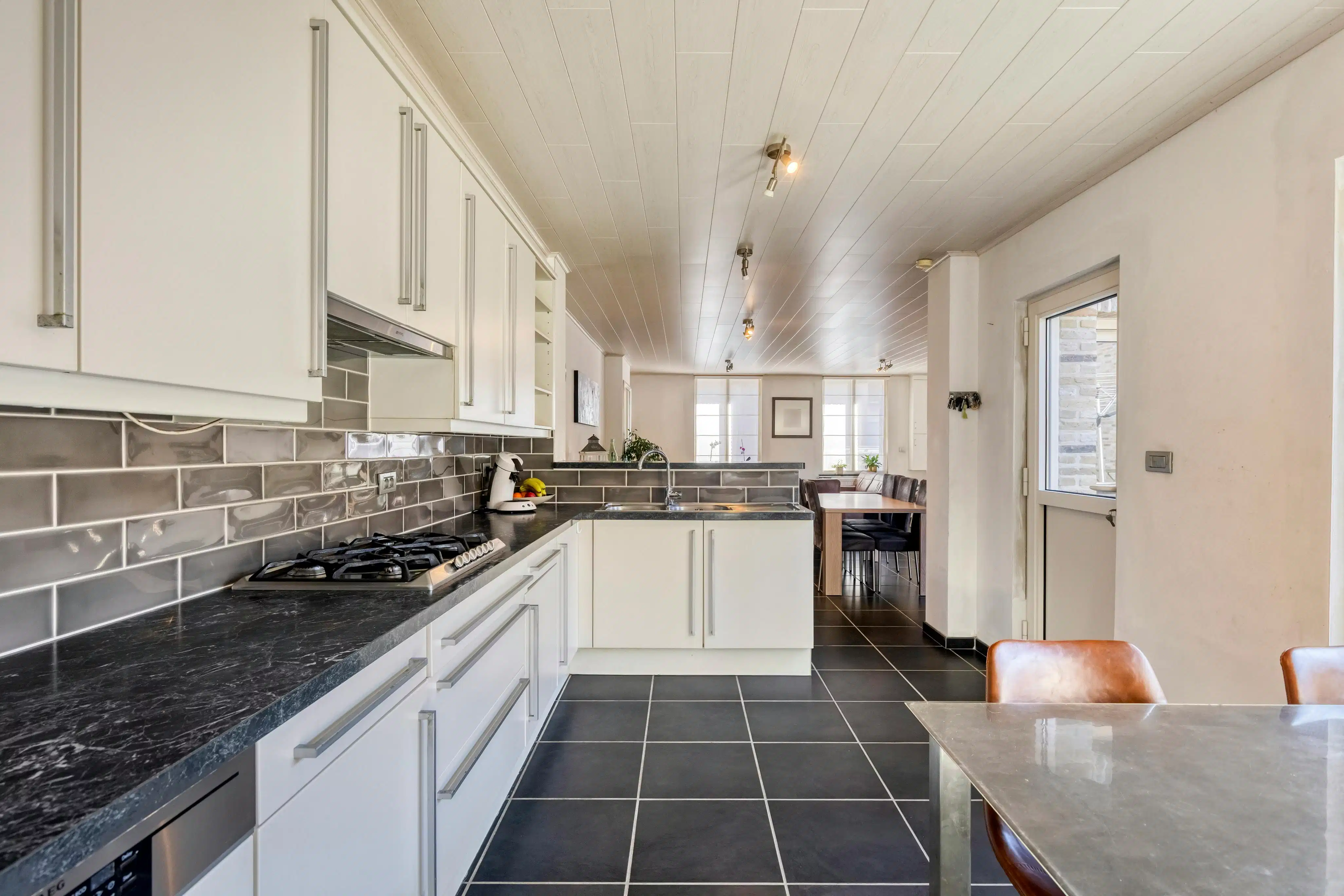 Instapklare woning met 4 slaapkamers en zonnige tuin in Abele foto 7