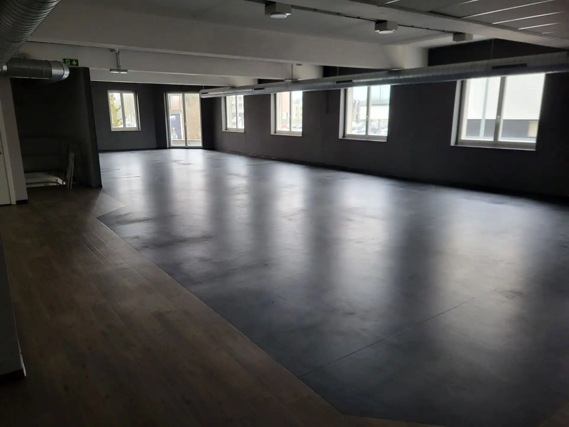 TE HUUR: Pand van 1386m² op de Pauwengraaf, Maasmechelen foto 11