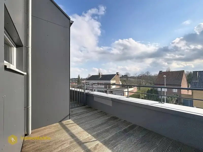 APPARTEMENT MET TERRAS EN GARAGE TE HUUR foto 6