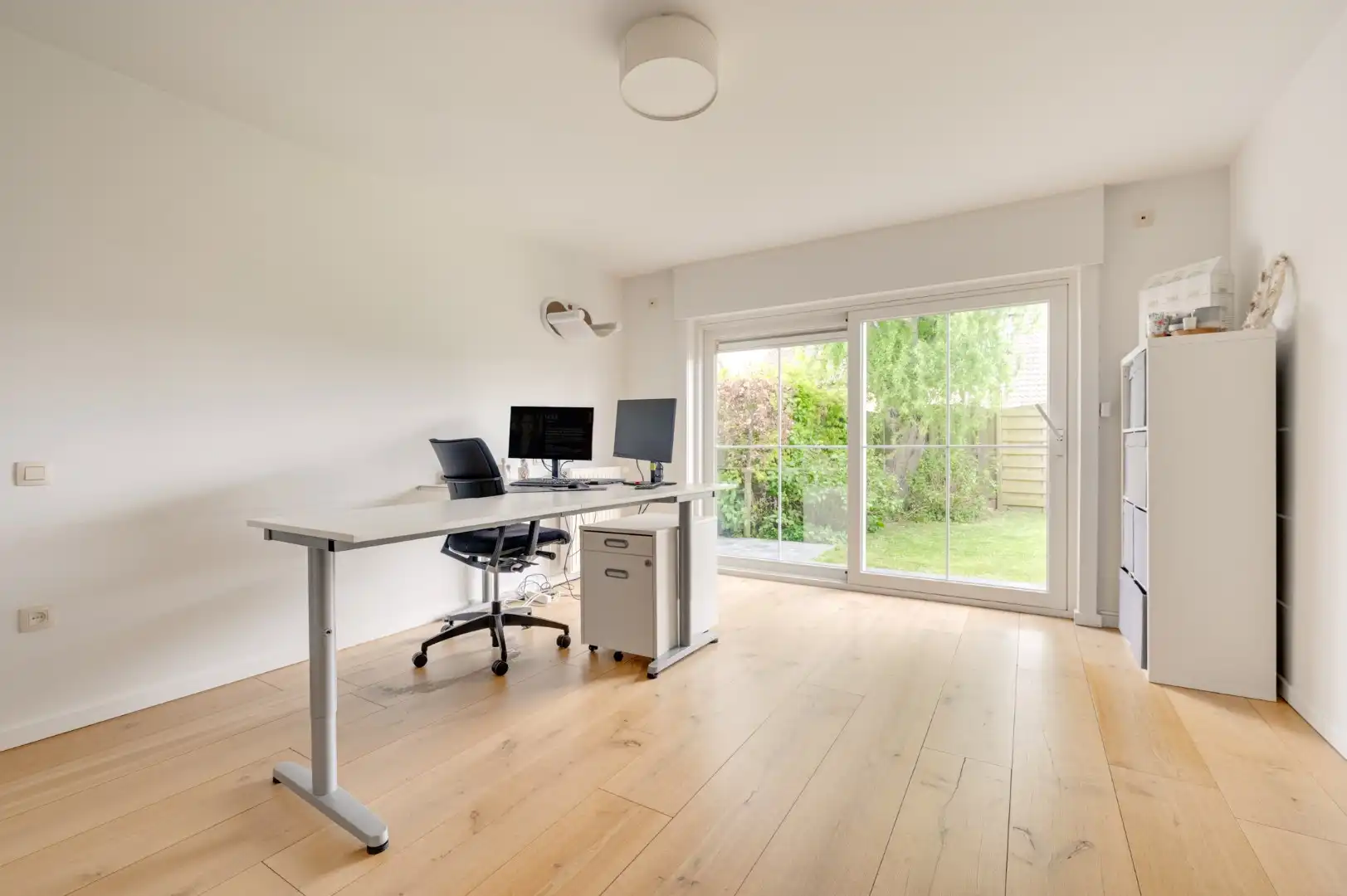 Karaktervolle alleenstaande ruime villa met rondom tuin op korte afstand van het strand  foto 13