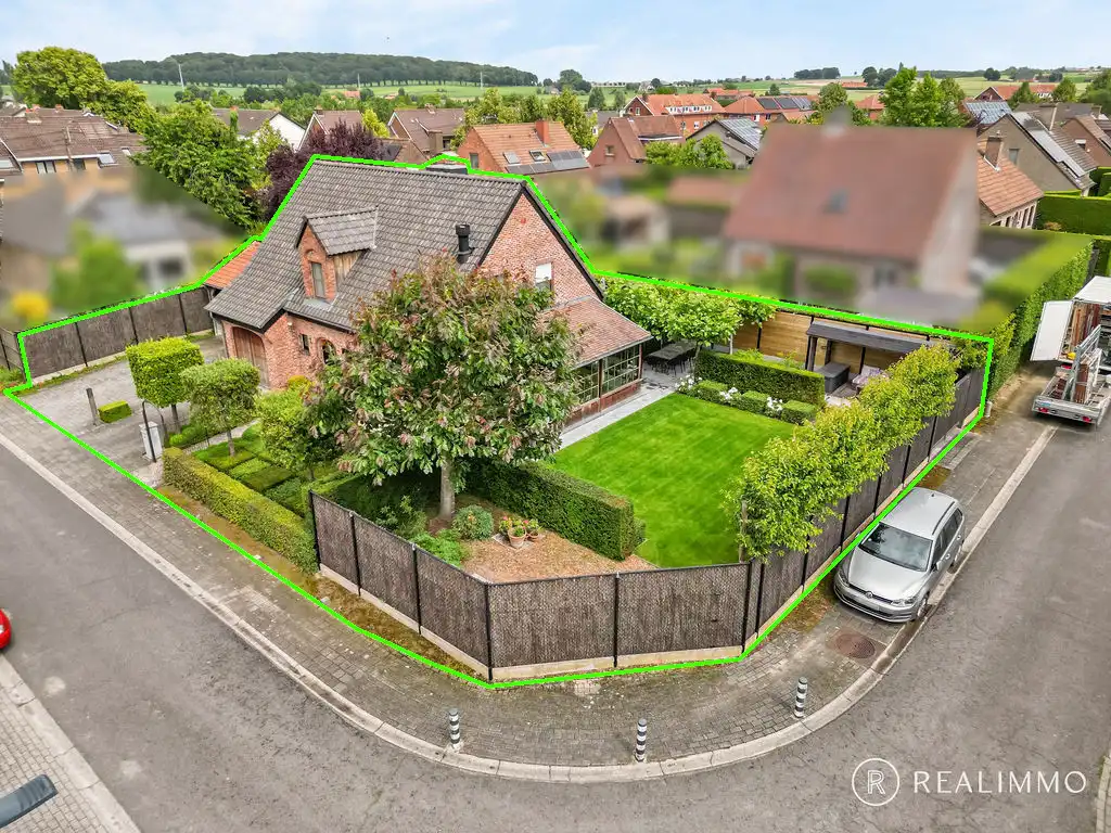 Stijlvolle en tot in de puntjes verzorgde alleenstaande woning met 4 slaapkamers. foto 21
