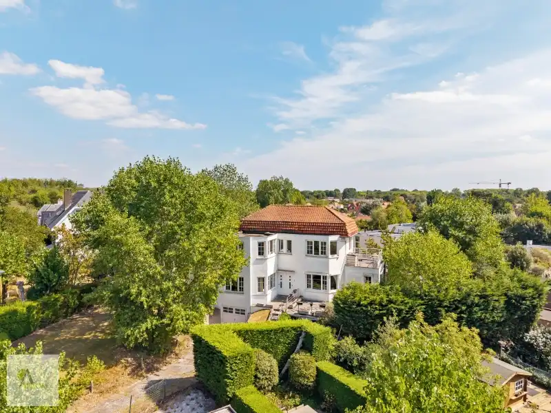 "VILLA THERESE" - Een zeldzame kans in OOSTDUINKERKE !!! Op één van die mooie en rustige locaties in Oostduinkerke, op amper 500 meter van het strand ! foto 2