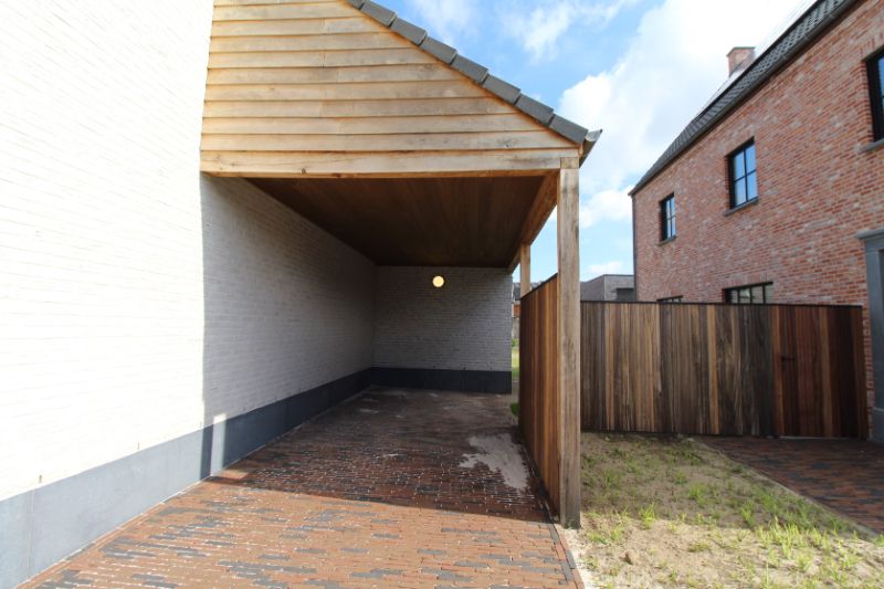 Woning met uniek landelijk karakter te Izegem foto 3