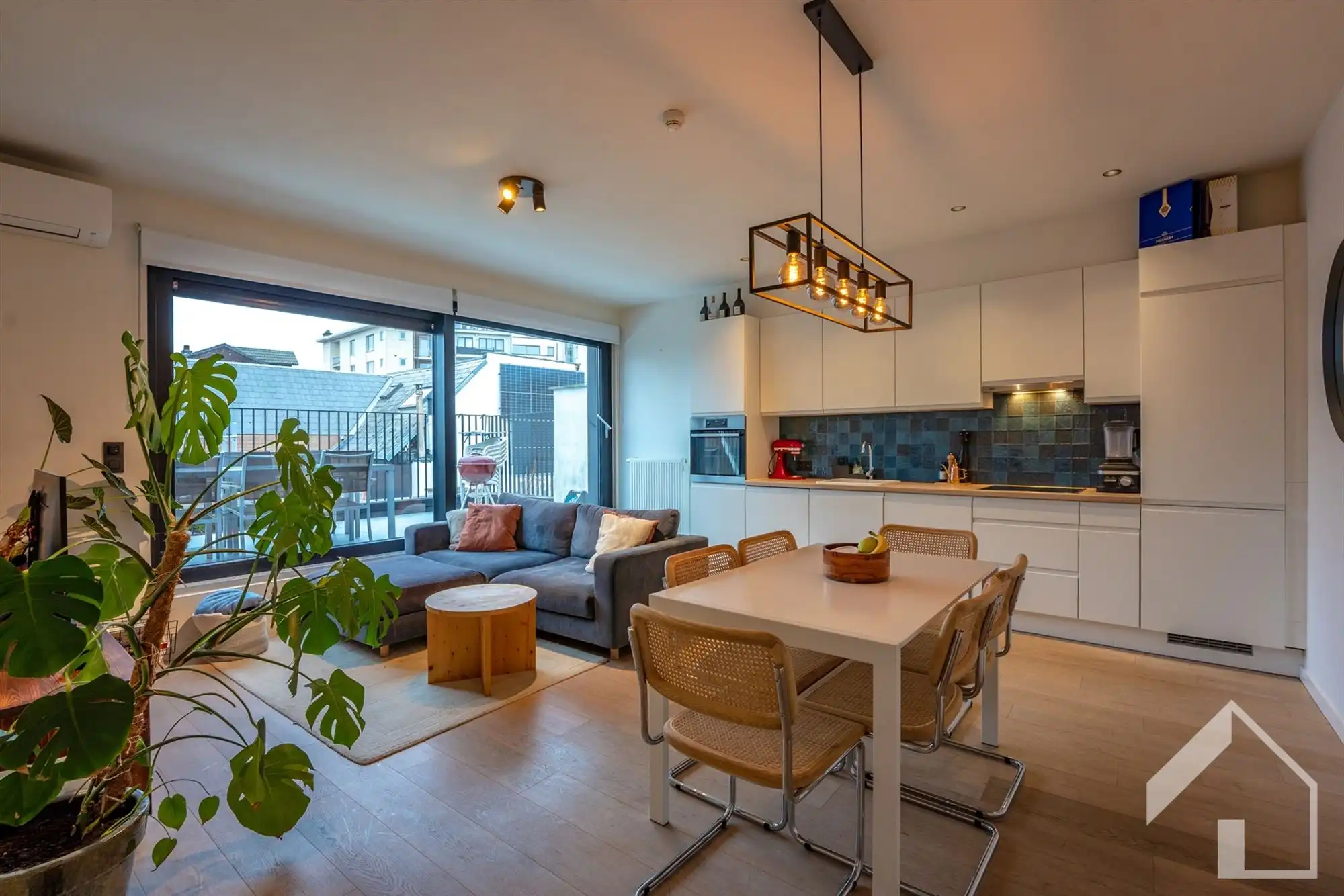 Dakappartement met prachtig terras, 1 slaapkamer in Antwerpen centrum foto {{pictureIndex}}