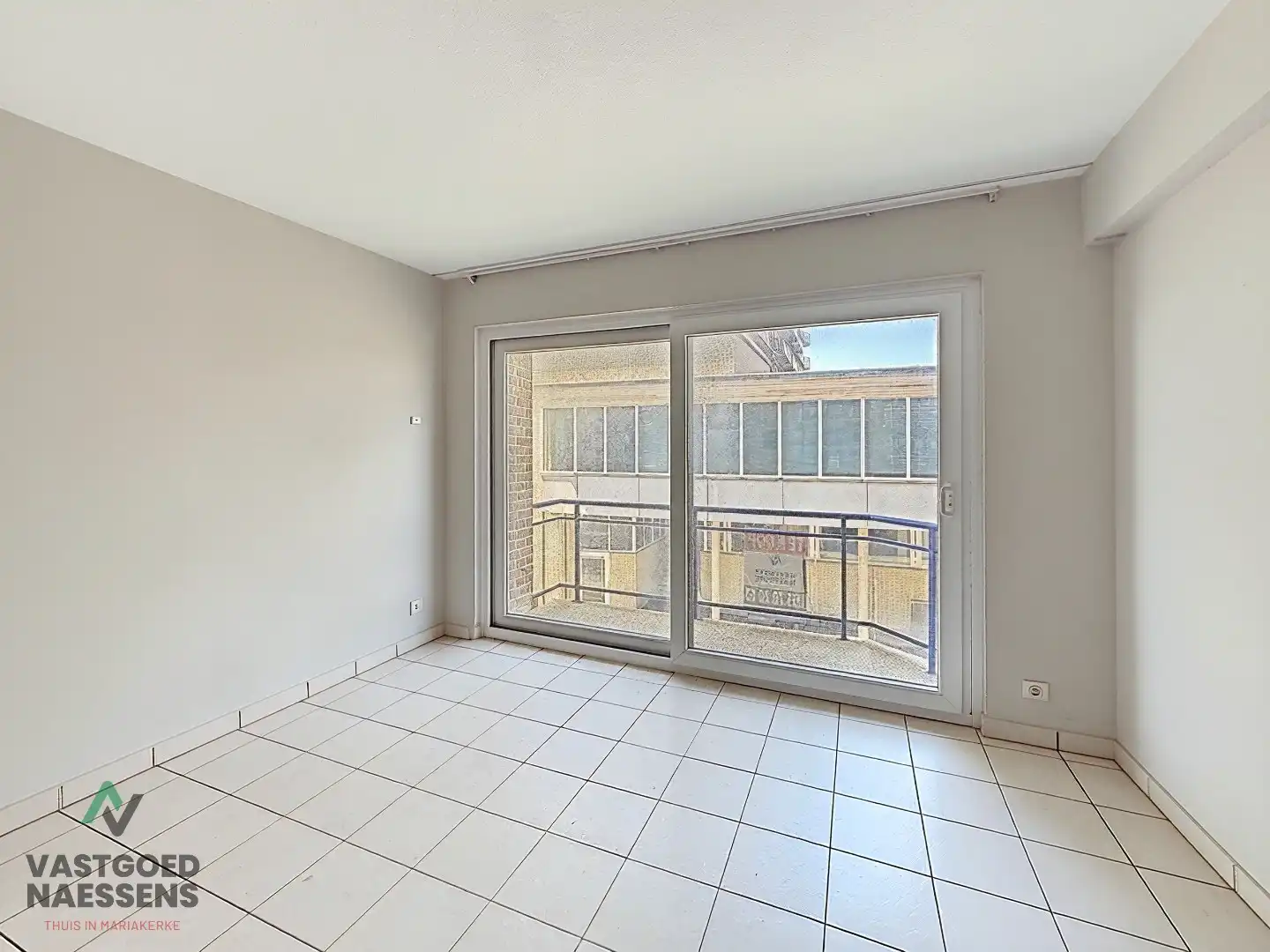 OP TE FRISSEN STUDIO VLAKBIJ ZEEDIJK EN DUINEN foto 6