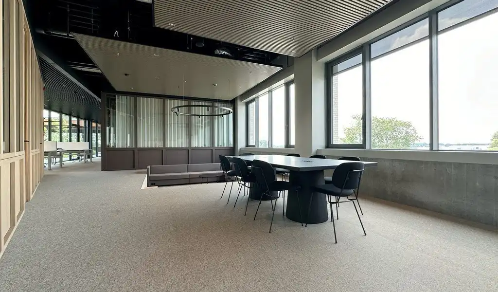 Prachtig gemeubelde kantoren met dienstverlening In The Yard in Drongen foto 8