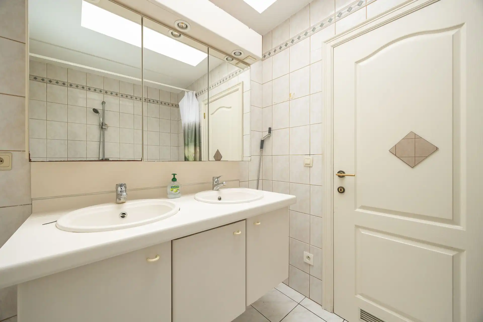 Twee slaapkamer appartement op gunstige locatie + garagebox foto 7