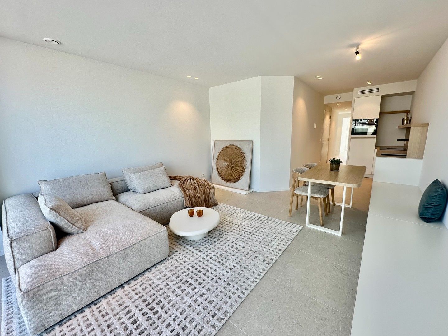 Prachtig nieuwbouw appartement met zijdelings zeezicht in het centrum van Knokke. foto {{pictureIndex}}