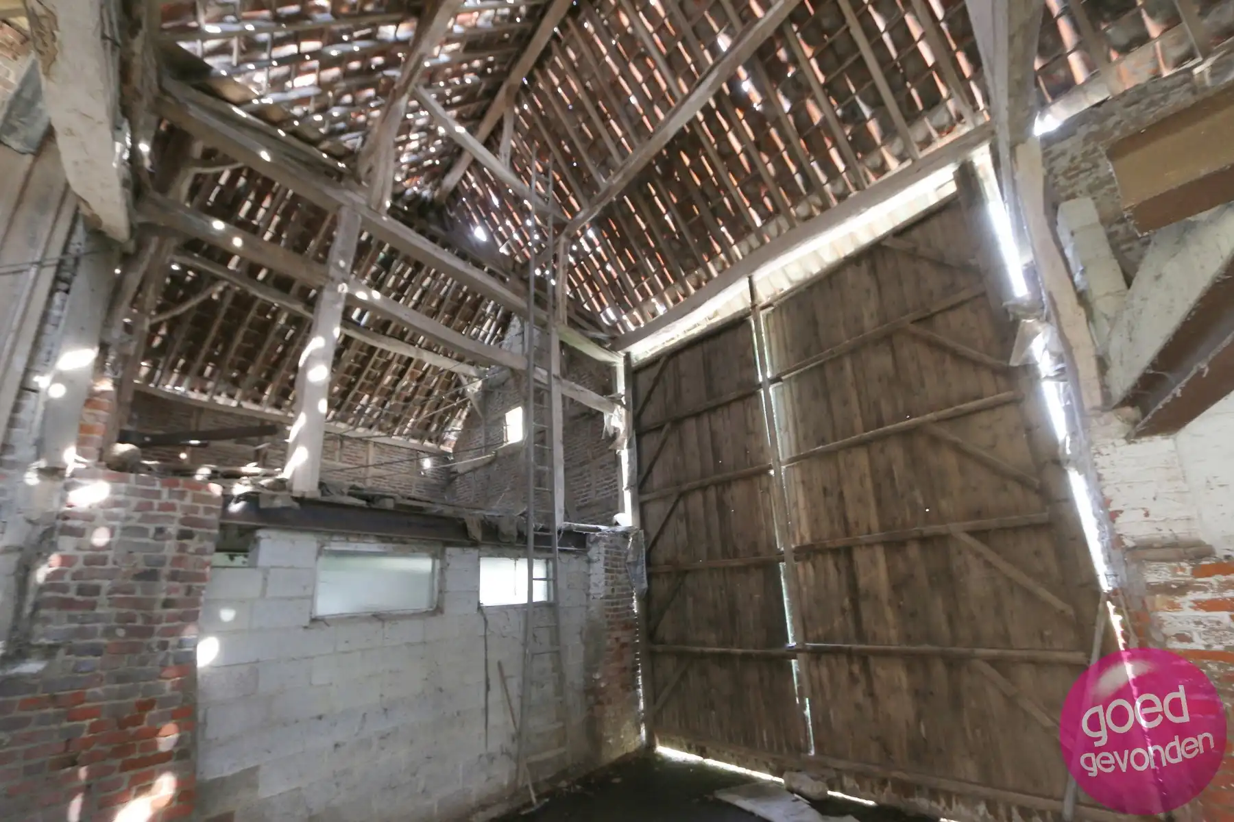 AUTHENTIEKE HOEVE MET WOONST EN GROND - PRACHTIGE LIGGING foto 41