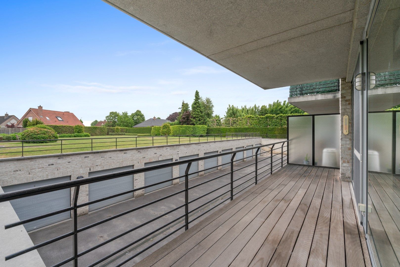 UITZONDERLIJK APPARTEMENT MET 2 SLAAPKAMERS EN GARAGE foto 11
