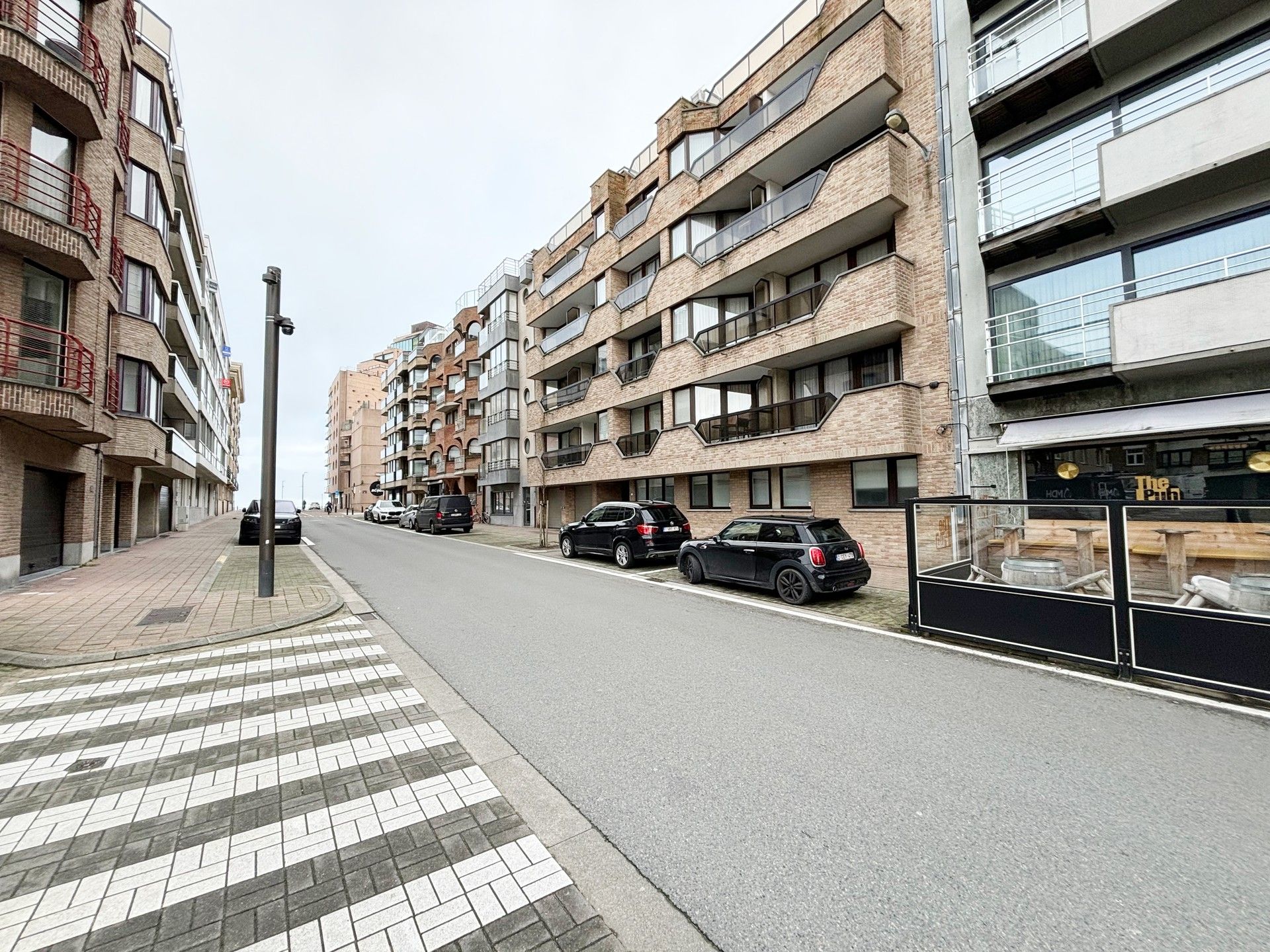 Gerenoveerd appartement vlakbij de zeedijk met prachtige terrassen foto 16