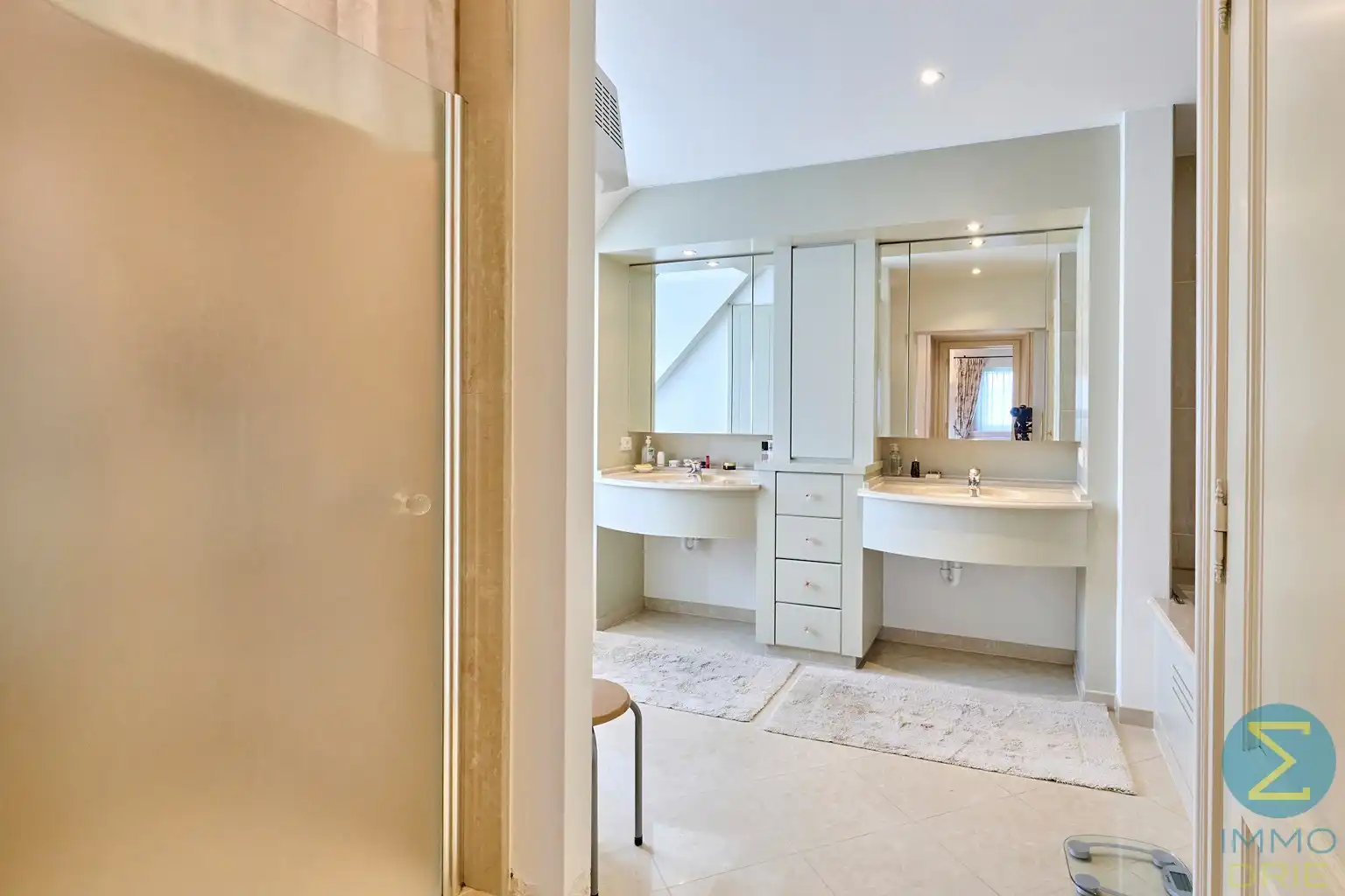 Exclusieve villa met bijgebouwen op 6.660m² grond foto 16