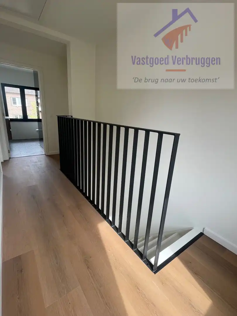 Volledig gerenoveerde woning met tuin en autostaanplaats op toplocatie foto 11