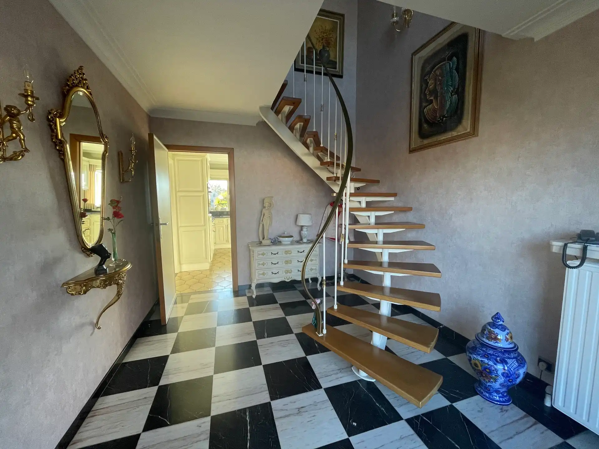 Villa met zwembad op prachtig perceel foto 3