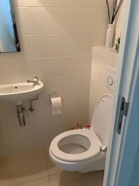 Ongemeubeld tweeslaapkamer-appartement in moderne residentie in Mariakerke foto 17