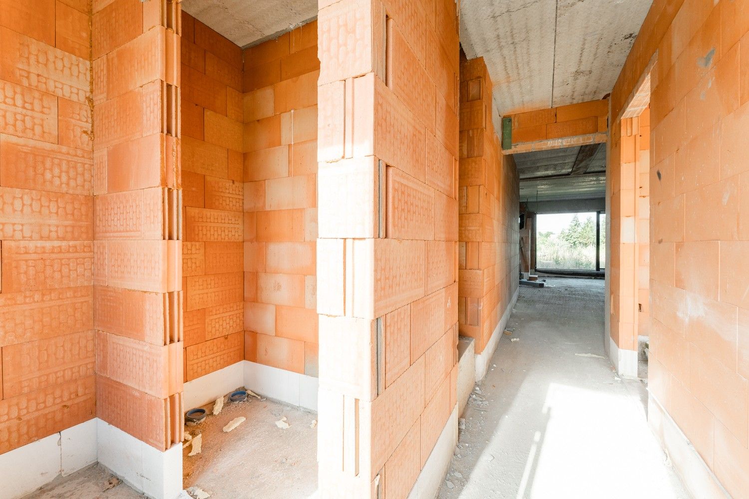 Ruime half open CASCO gezinswoning op een mooi perceel foto 3