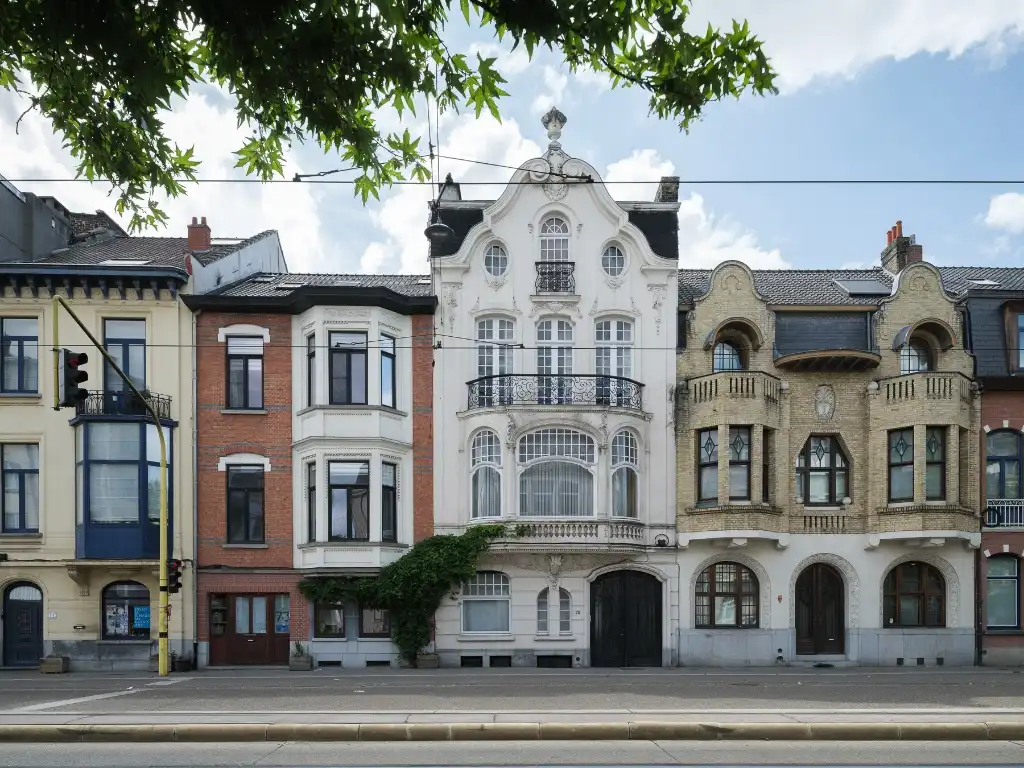 Hoofdfoto van de publicatie: Unieke herenwoning met tuin en garage in neorococostijl nabij Gent-Sint-Pieters