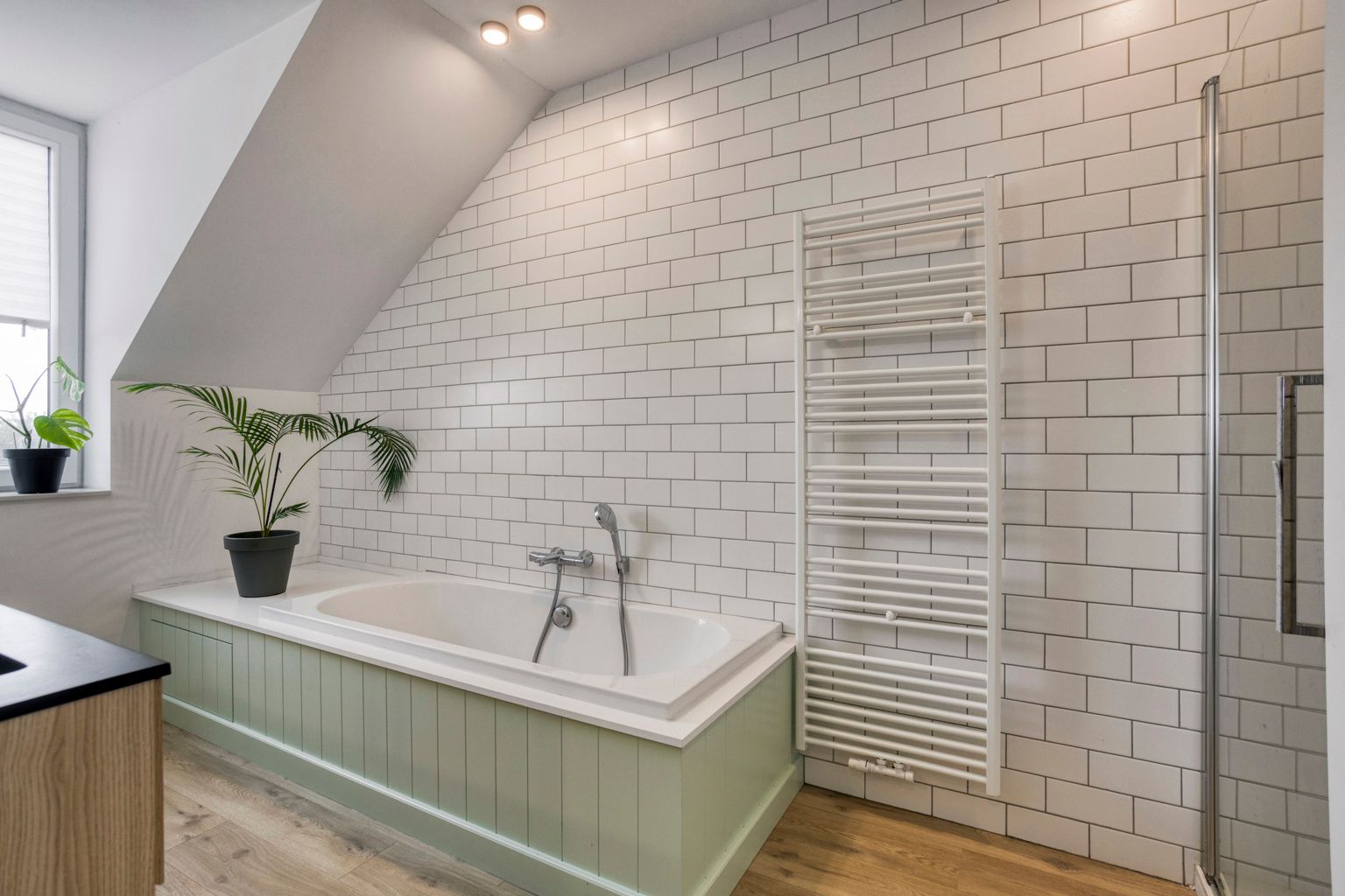 Totaal gerenoveerde woonst met tuin en staanplaats foto 16