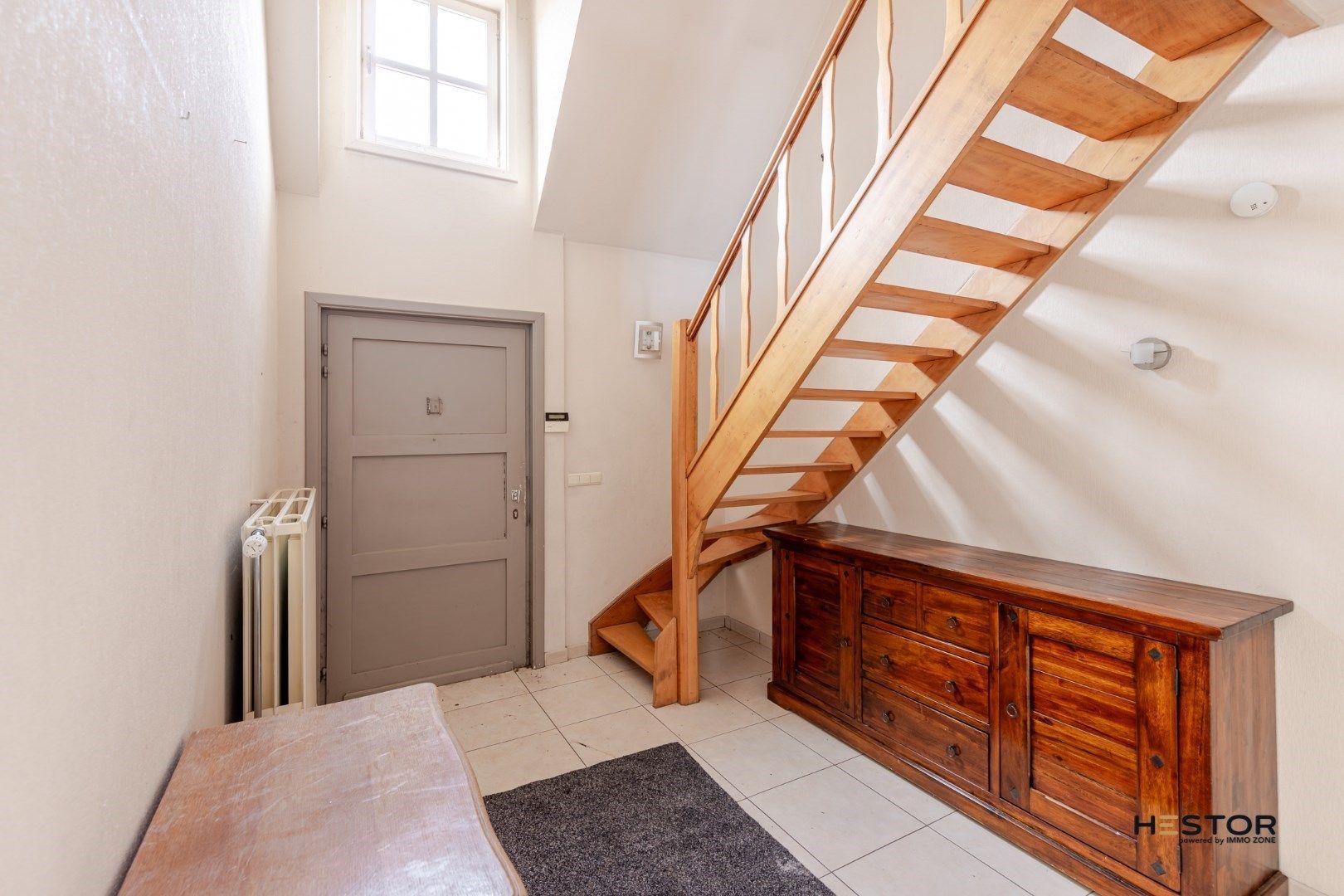 Commercieel gelegen woning met veel mogelijkheden foto 10
