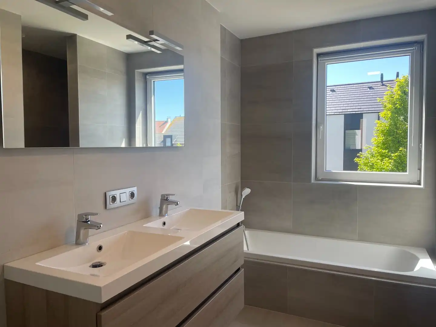 Moderne woning met 4 slaapkamers en garage in rustige buurt in Zwankendamme foto 9