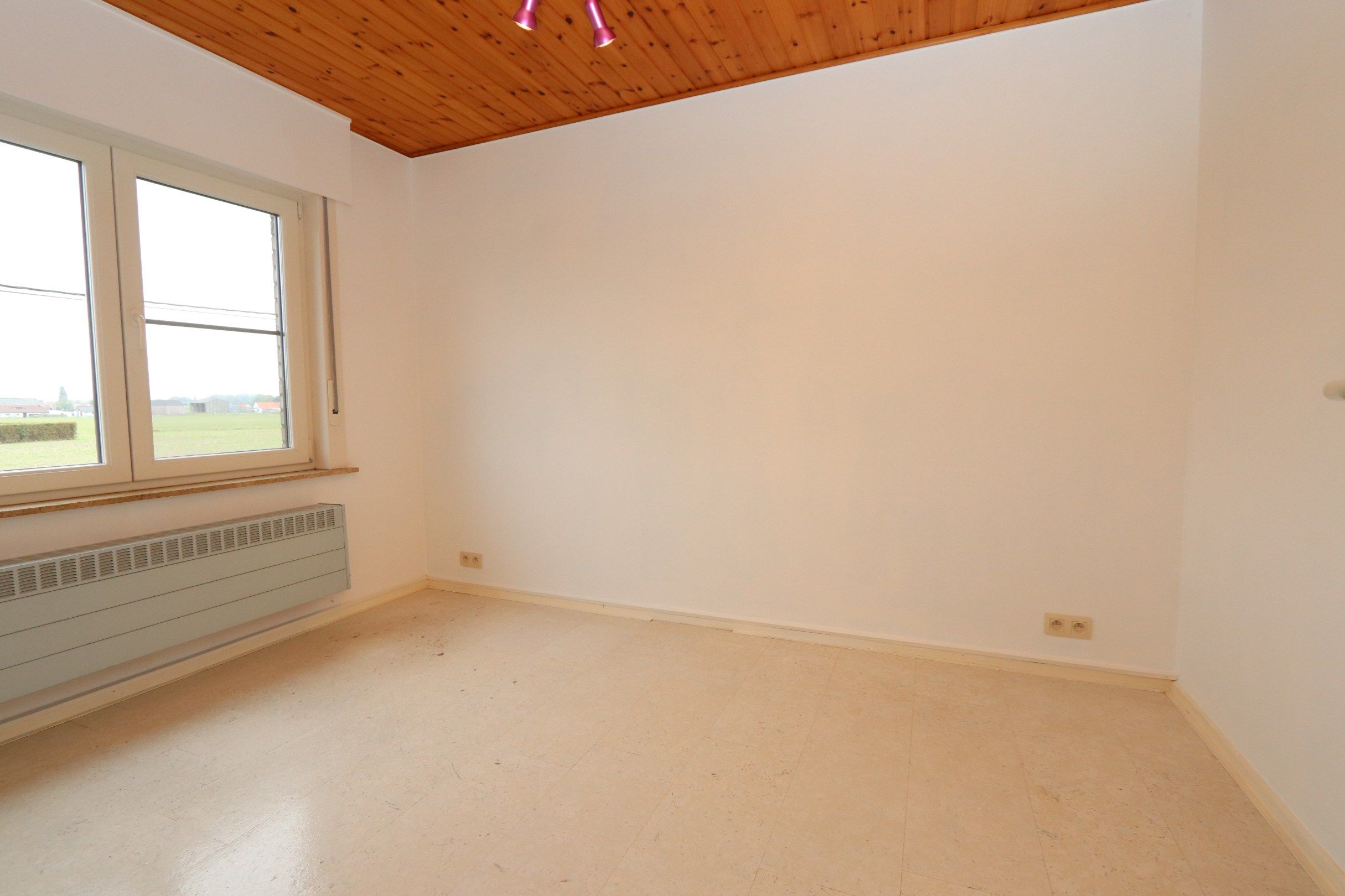 GEZINSWONING MET 4 SLAAPKAMERS EN GARAGE foto 13