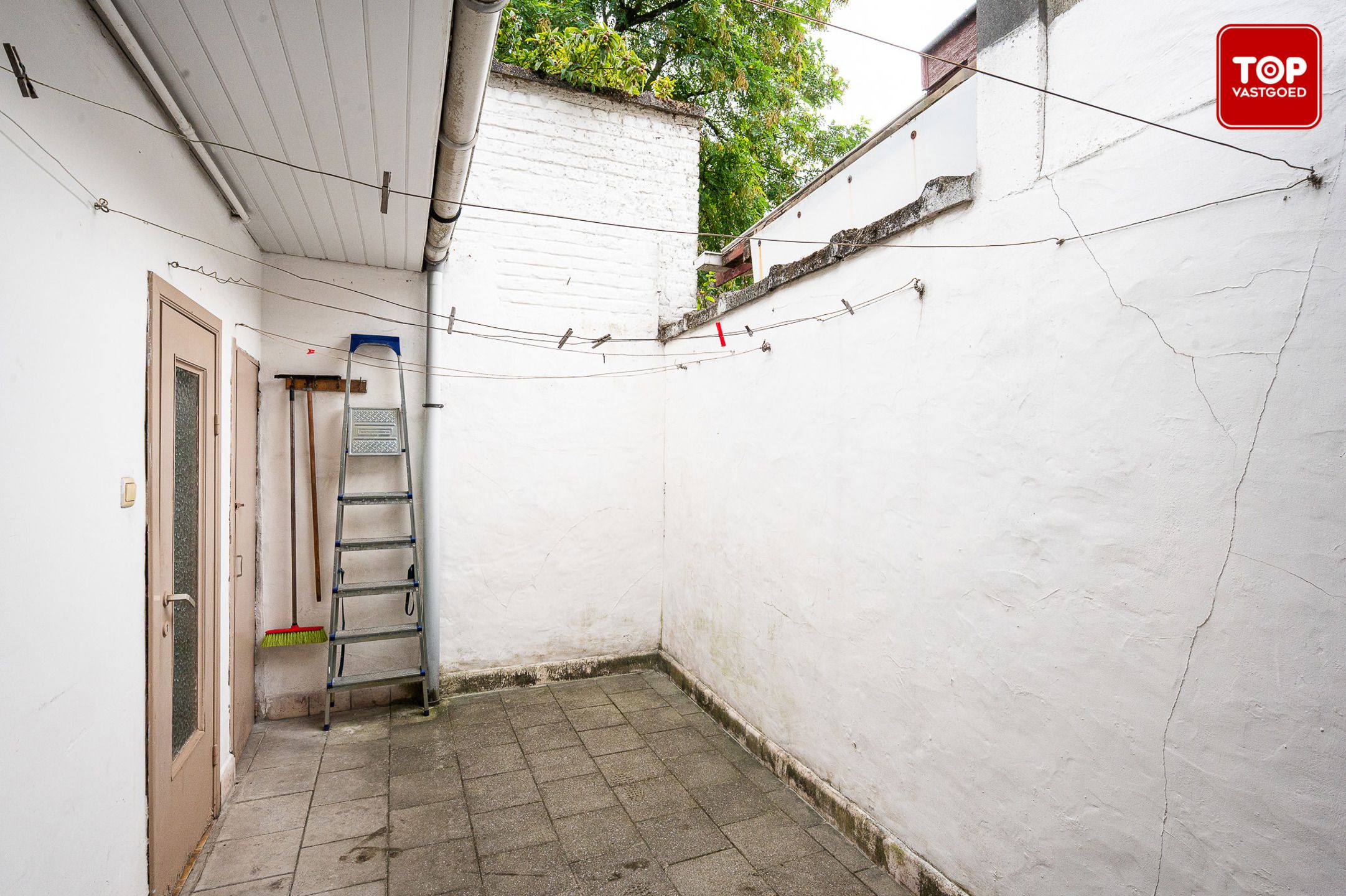 Op te frissen woning met 4 slaapkamers op gunstige locatie.  foto 10