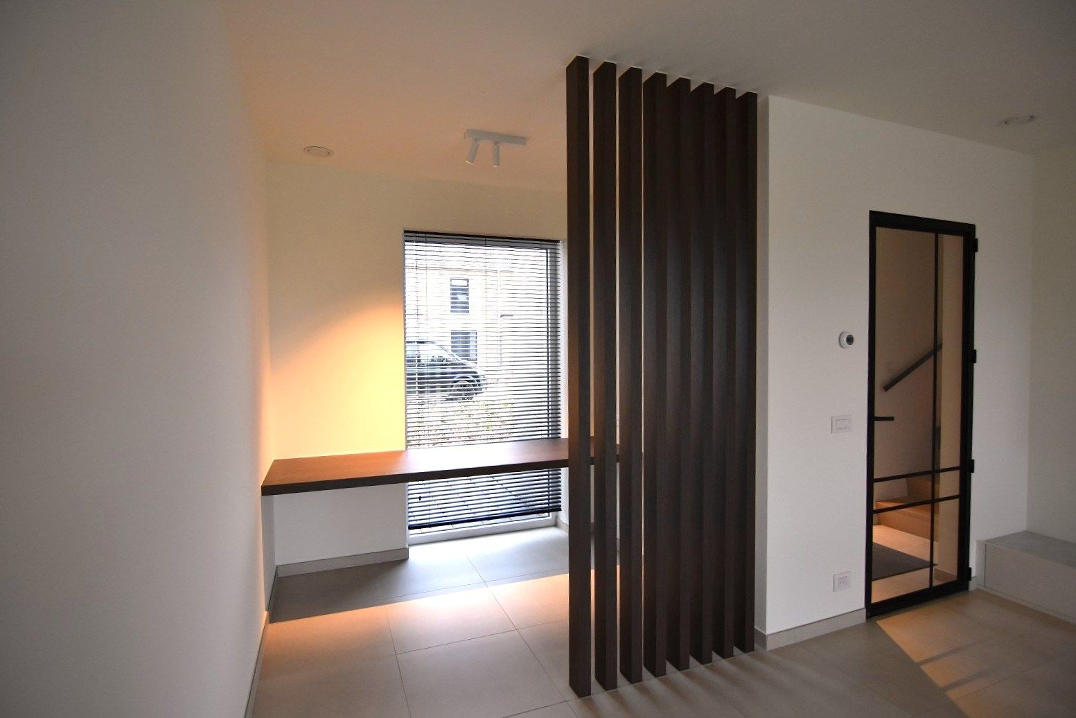 Prachtig afgewerkte nieuwbouw woning in leuke woonwijk foto 9