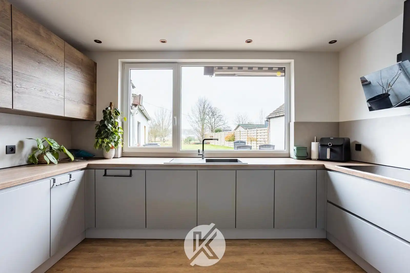 Centraal gelegen woning op een perceel van 10 are foto 9