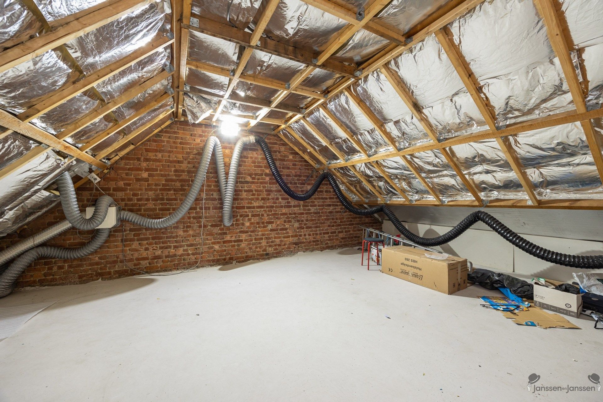 Ruime instapklare woning met aparte garage en tuin foto 21