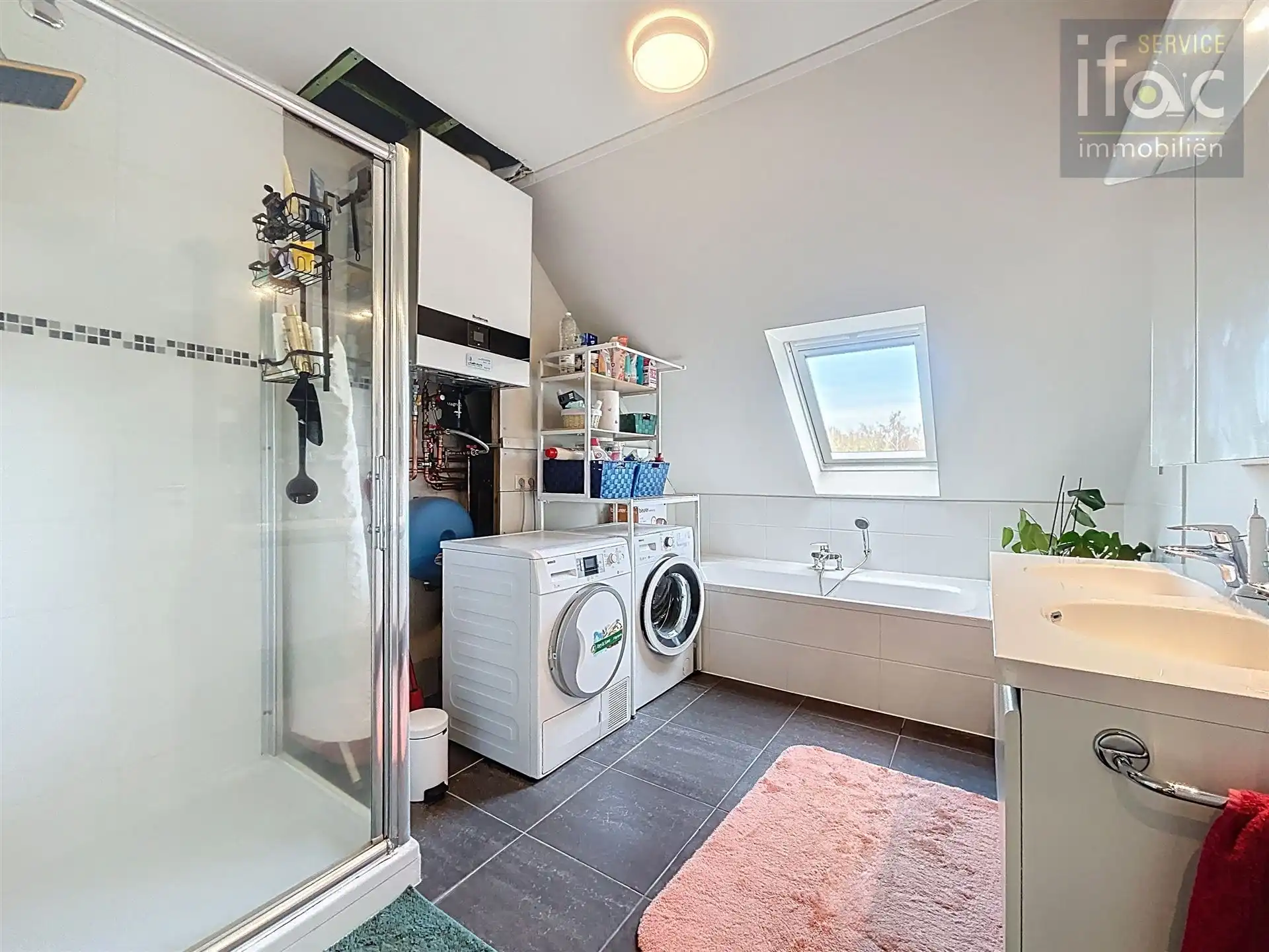 Modern duplexappartement met garage en extra staanplaats foto 9