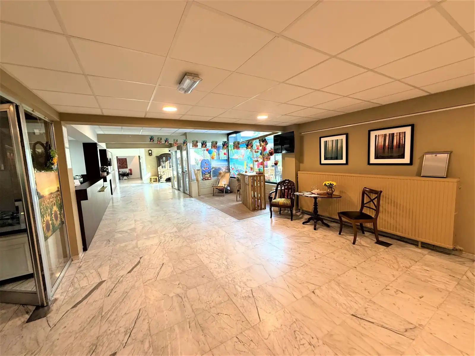 Serviceflat met garage, rustige en groene omgeving foto 27