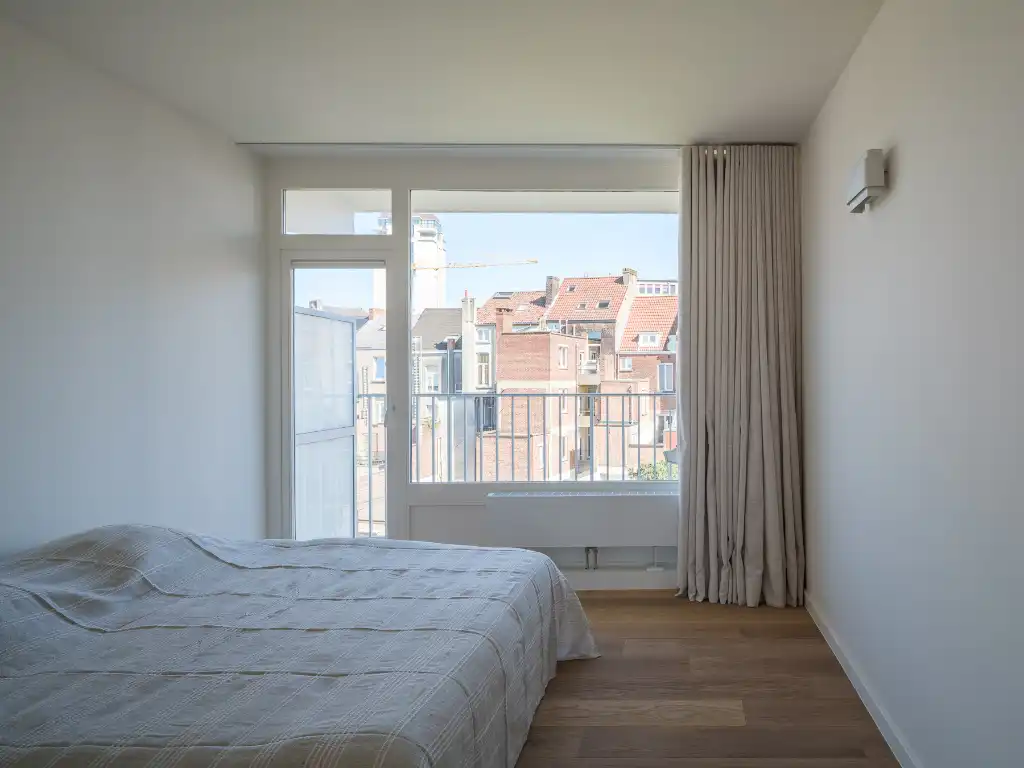 Centrum Gent – lichtrijk gerenoveerd twee slaapkamerappartement met terras en zicht over de Bijloke en de Leie. foto 12