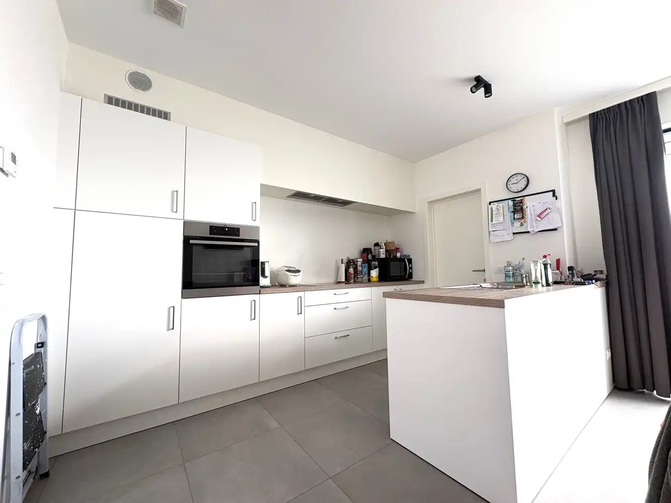Lichtrijke nieuwbouwwoning in het centrum van Torhout foto 4