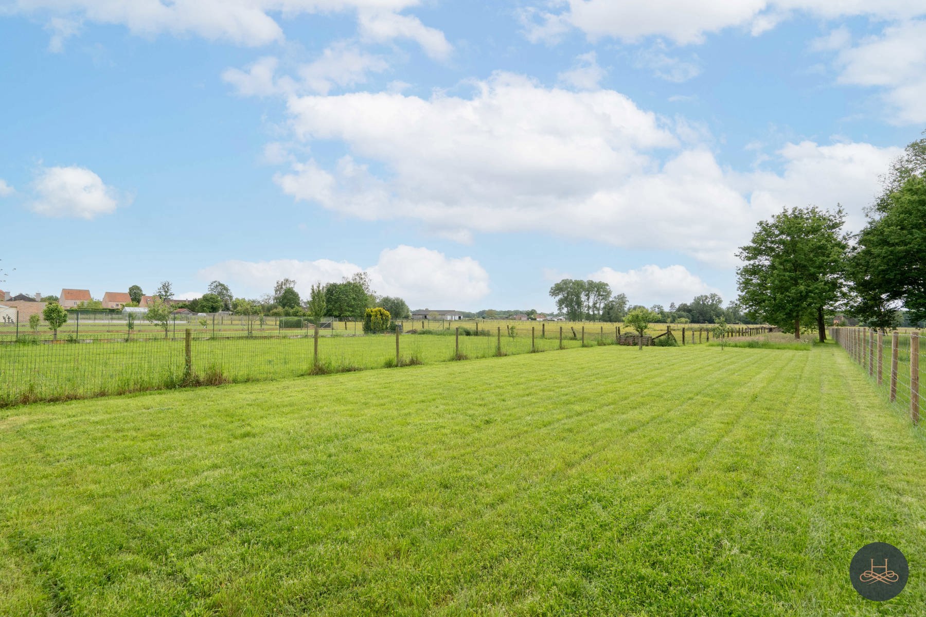 Knappe recente woning met prachtig groen uitzicht foto 3