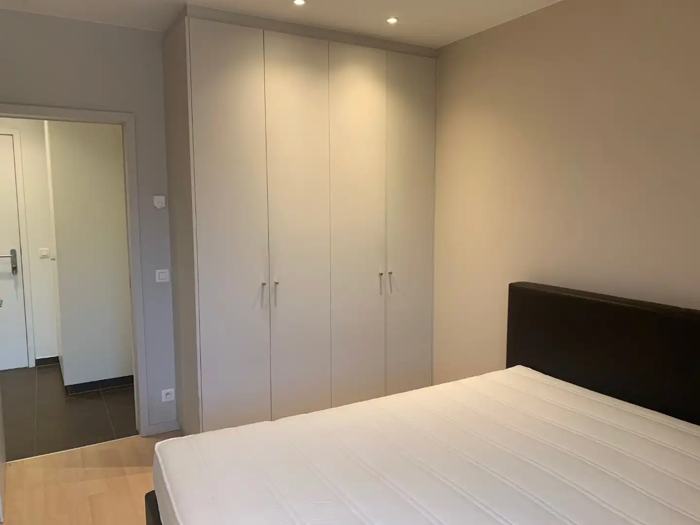 Ongemeubeld tweeslaapkamerappartement met berging én garagebox - prachtige ligging in Stil Ende Brugge foto 10