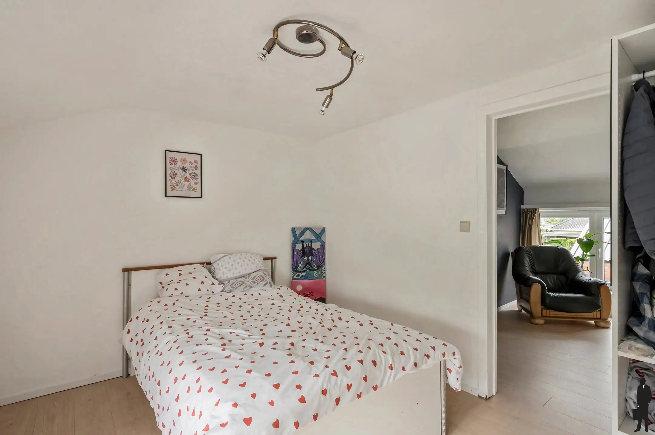 Charmante gerenoveerde rijwoning met zij-ingang en tuin in centrum Essen. foto 17