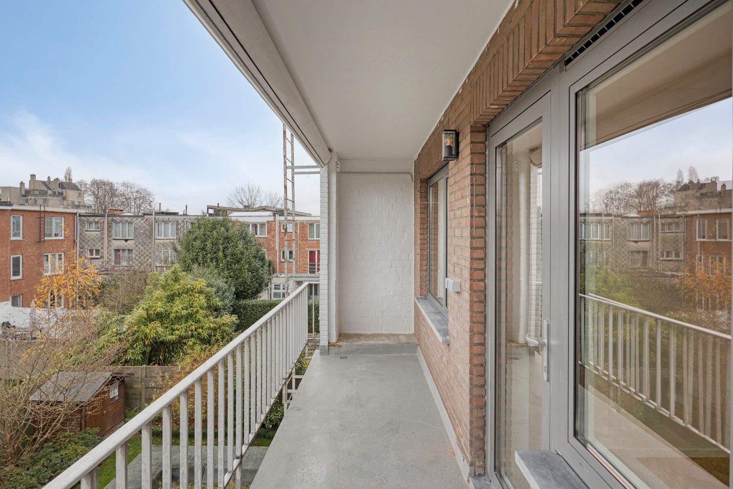 Volledig vernieuwd APP (110m2) met 2 slks, bureau, ruim terras en inpandige parkeerplaats! foto 17