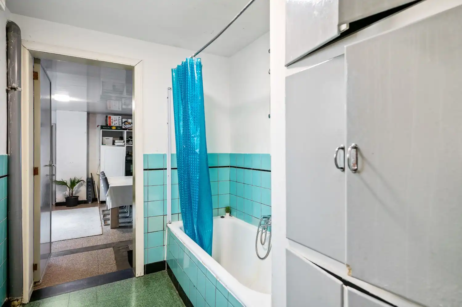 Ruime woning met 3 slpkrs foto 11
